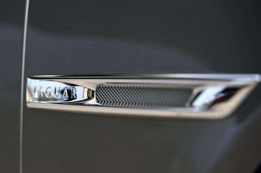  Jaguar XJL 2011 года  (фото 36 из 44)